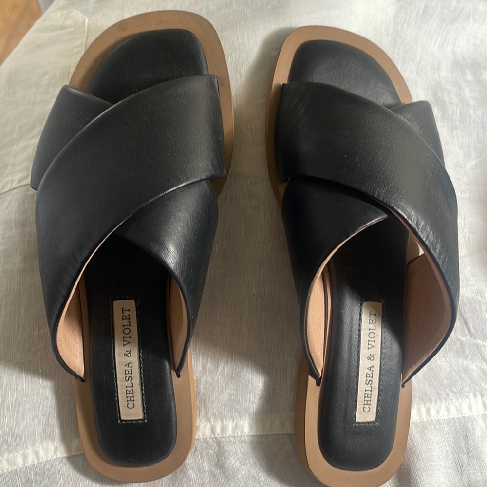 EUC Chelsea & Violet Leather Jacey Sandals Black Size 6